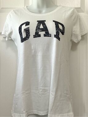 GAP White Round Neck Tee